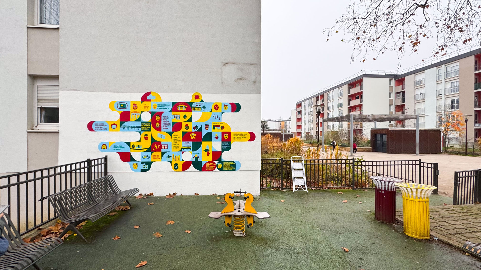 Fresque et immeubles.