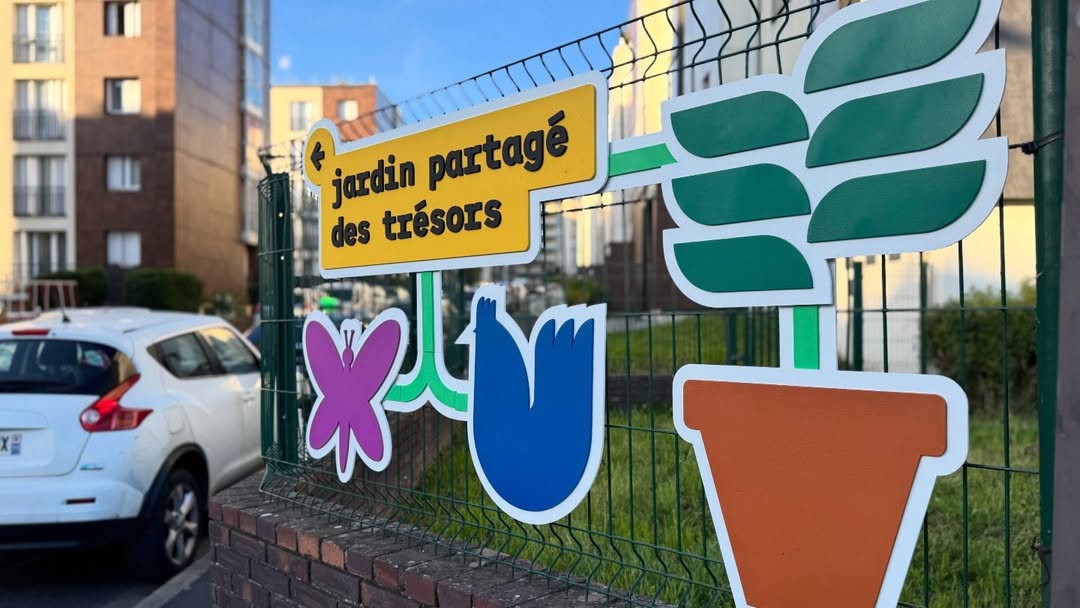 Nom du jardin et plantes découpées.