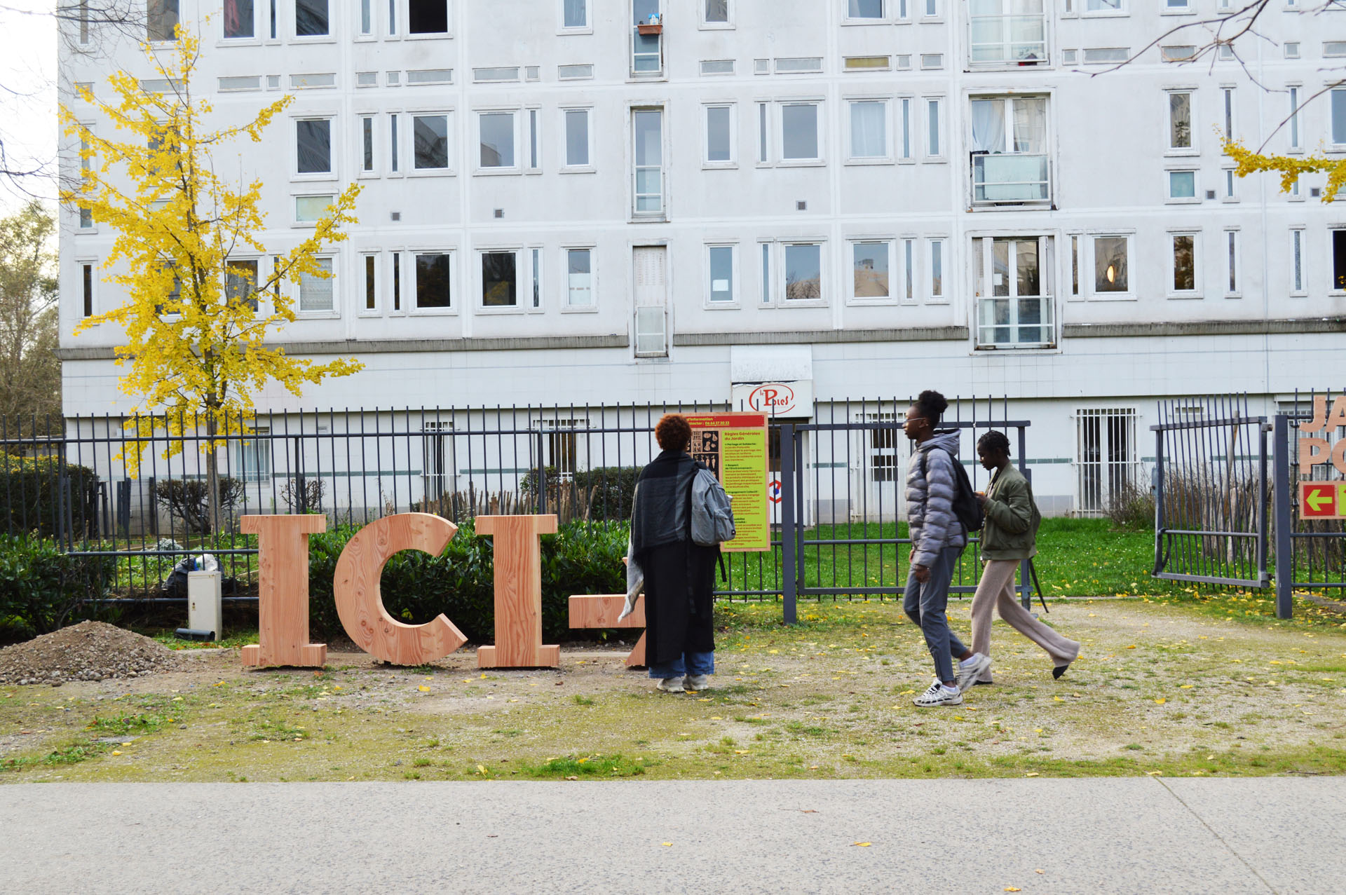 “ICI” lettering outside apartment buildings.